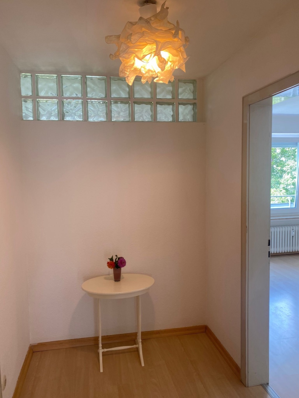 Helle 1-Zimmer-Wohnung mit Balkon in Stuttgart-Stammheim, nah zu BOSCH, PORSCHE, TRUMPF, SIKA, WÜSTENROT neu zu vermieten – Hornissenweg 12, 70439 Stuttgart Stammheim – Vorschaubild 3