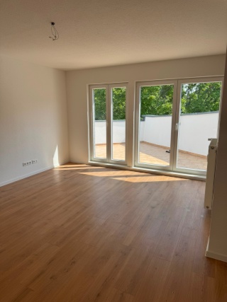 Neubezug nach Kernsanierung Sonnige DG Wohnung mit großer Südterrasse im Kollwitzkiez — photo 1