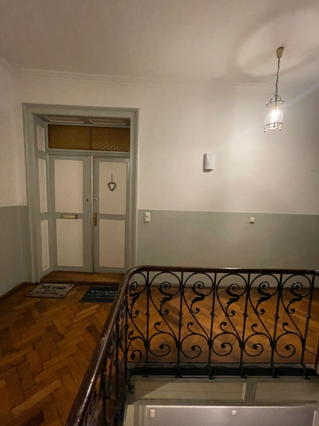 WG-Zimmer Altstadt-Lehel Frauenstraße 11 - Wohnungstür