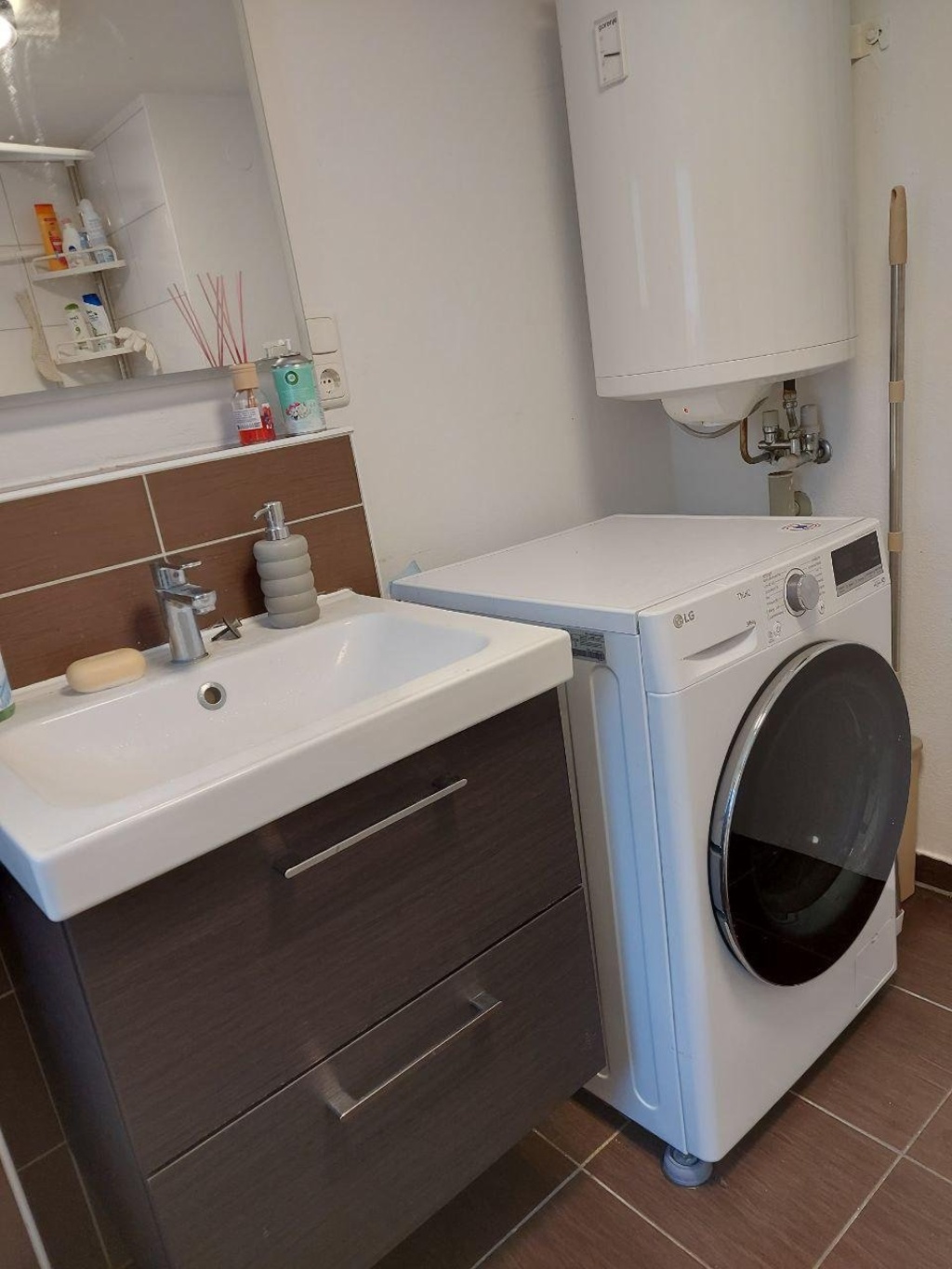 Furnished Private Room with Anmeldung – Regensburg | €480 All-Inclusive