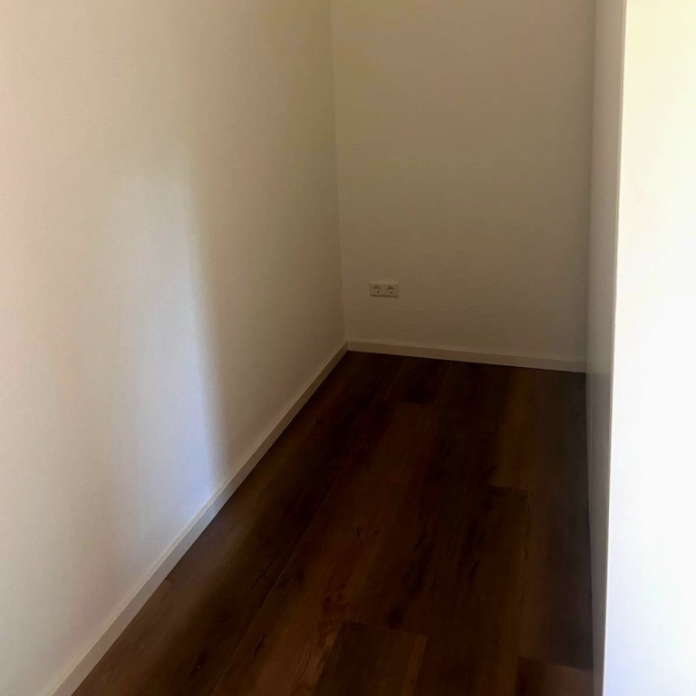 Helle, moderne Souterrain-Wohnung mit eigenem Gartenzugang, perfekt für Homeoffice & Fortbildung – Lämmleshalde 21, 70376 Stuttgart Bad Cannstatt – Vorschaubild 3