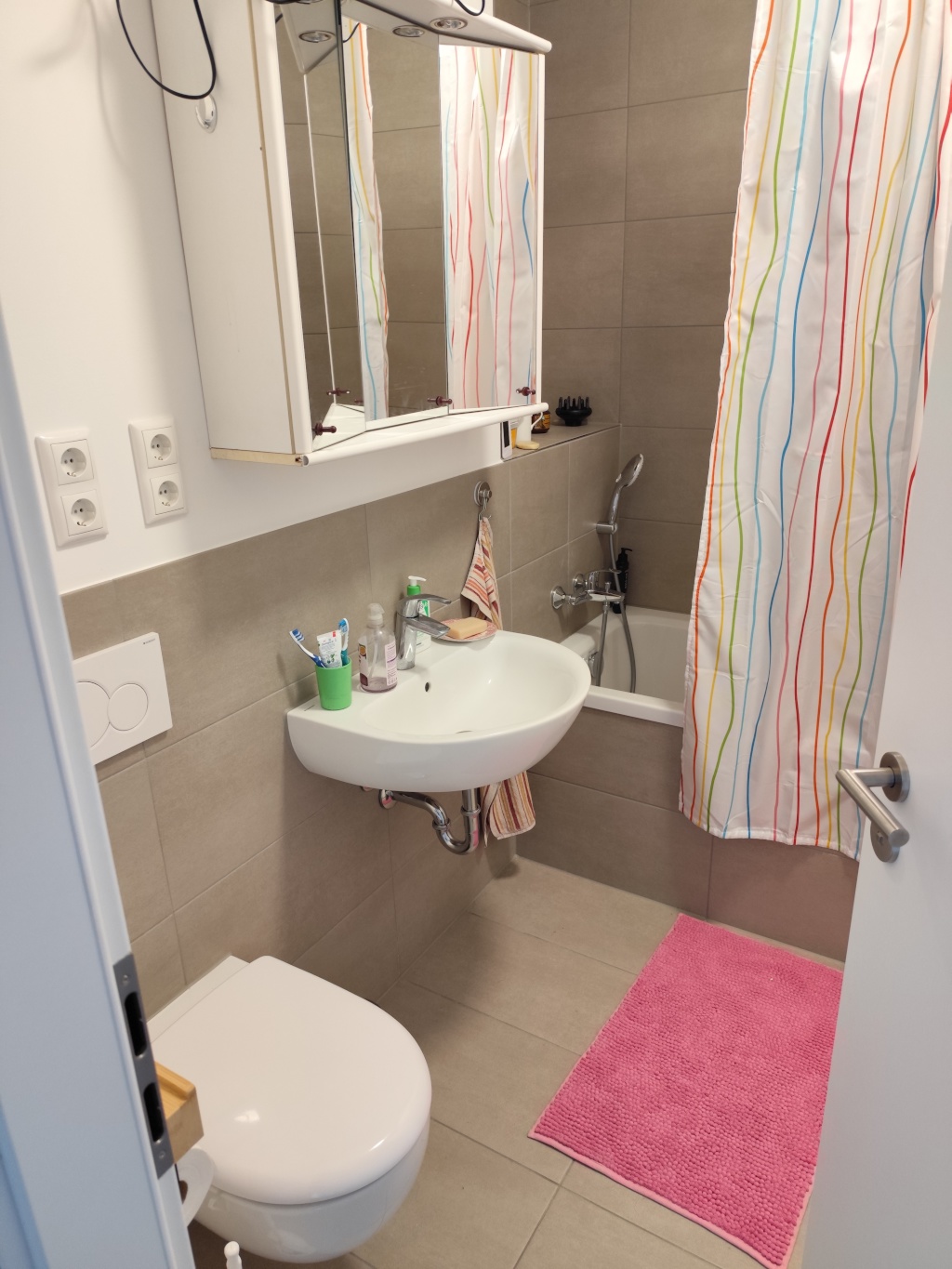 WG-Zimmer Köpenick Wendenschloßstraße 160 - Badezimmer mit Wanne