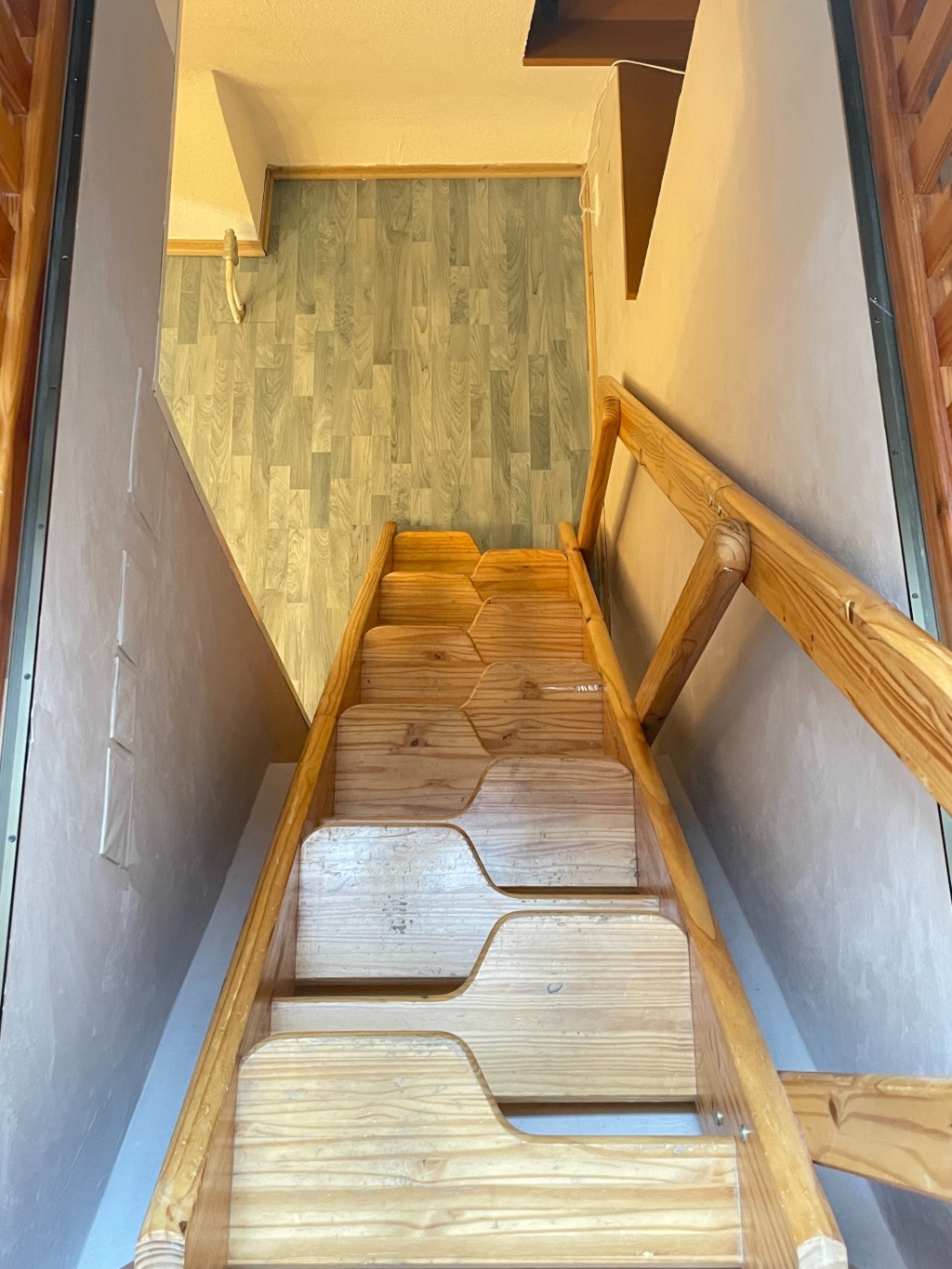 Möblierte 2-Zimmer-Dachgeschosswohnung zur Zwischenmiete (31.08.–01.11.) – Innerer Graben 26, 97070 Würzburg Altstadt – Vorschaubild 5