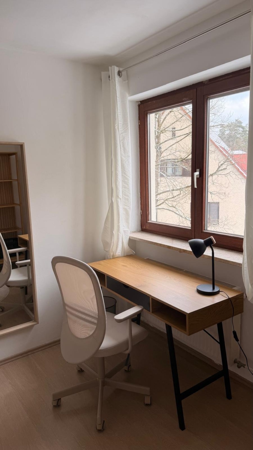 WG-Zimmer Obersendling Aidenbachstraße 115 - Dein Schreibtisch