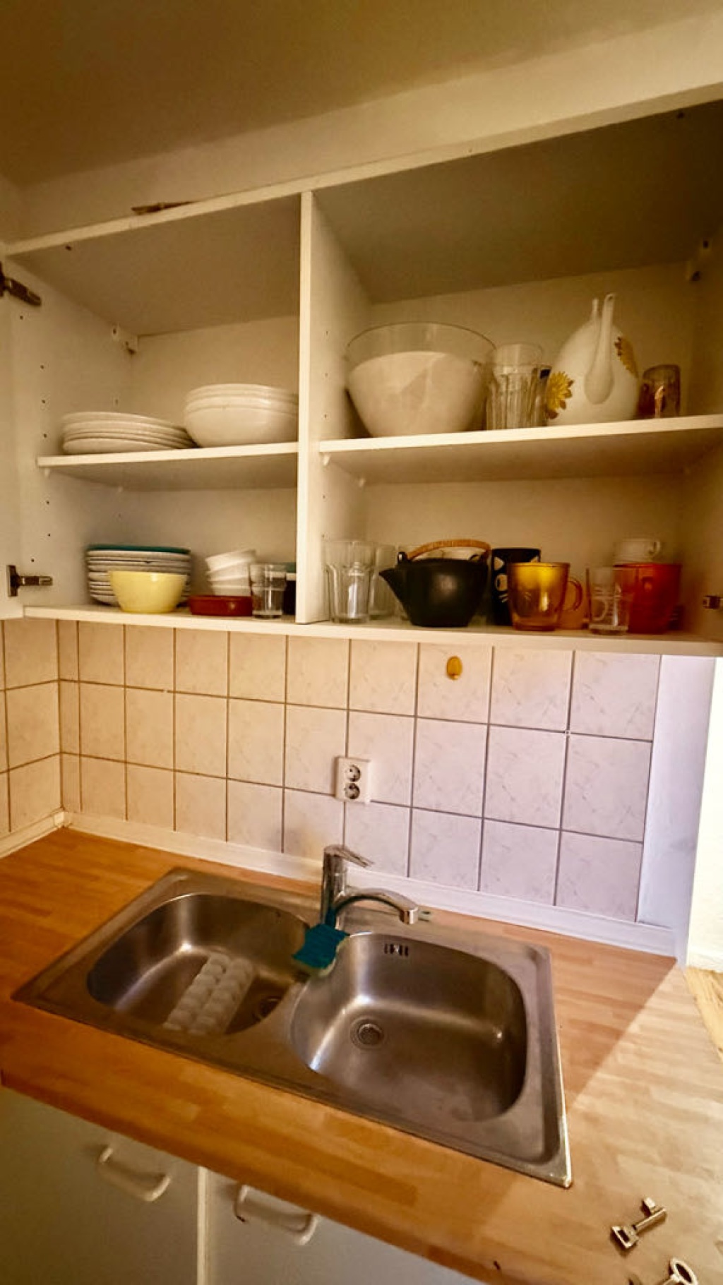Apartamento Karlshorst Stolzenfelsstraße - Fully equipped kitchen with pots, dishes and cutlery