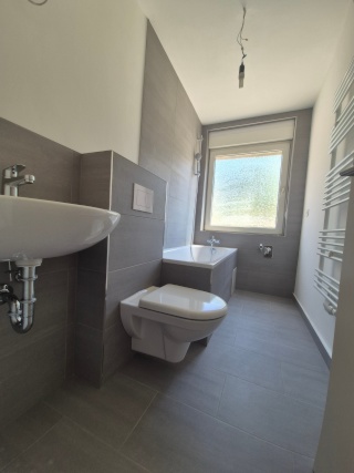 Ad image: Beste Lage in Nürnberg-Altstadt (150 m zur FAU WiSo). 2 ZW im 1. OG mit großem Balkon zum begrünten Hof. Erstbezug nach Sanierung. Küchenmöbel neu eingebaut.