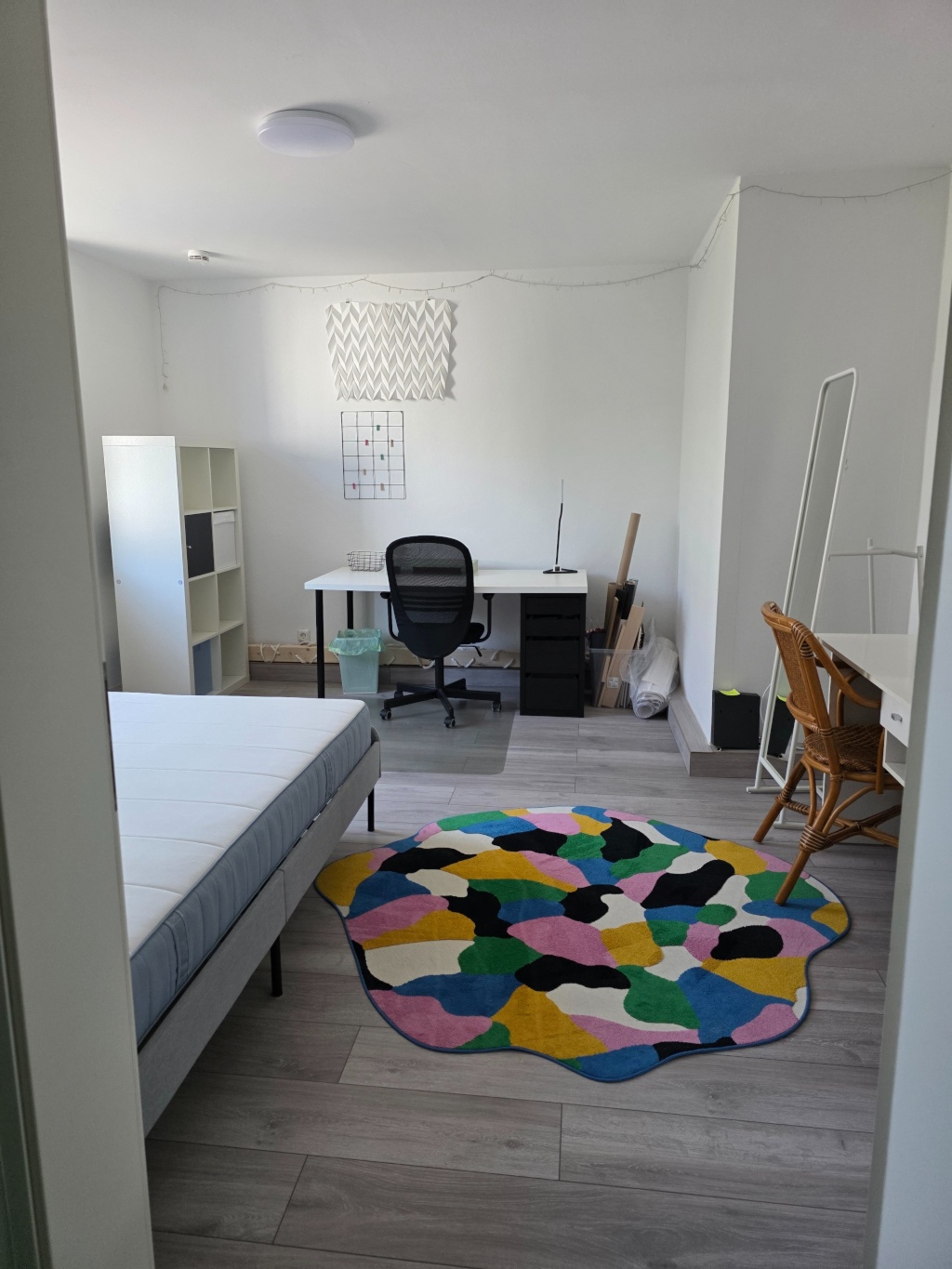 Ab Sofort, Zimmer in einer ruhigen, renovierten Wohnung für ein semester, mit Möbel
