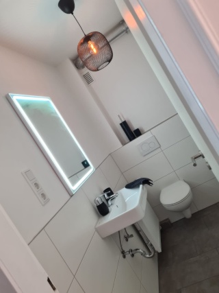 Anzeigenbild: Diese schöne helle 2 Zimmerwohnung mit insgesamt 46,5 m2 wurde vor ein paar  Jahren  aufwendig modernisiert. Die Wohnung liegt in einer ruhiger Seitengasse nur wenige Minuten vom Stadtkern entfernt.