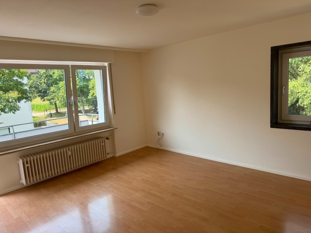 Helle 2-Zimmer-Wohnung mit Balkon in Stuttgart-Stammheim, nah zu BOSCH, PORSCHE, TRUMPF, SIKA, WÜSTENROT neu zu vermieten – Hornissenweg 12, 70439 Stuttgart Stammheim – Vorschaubild 3