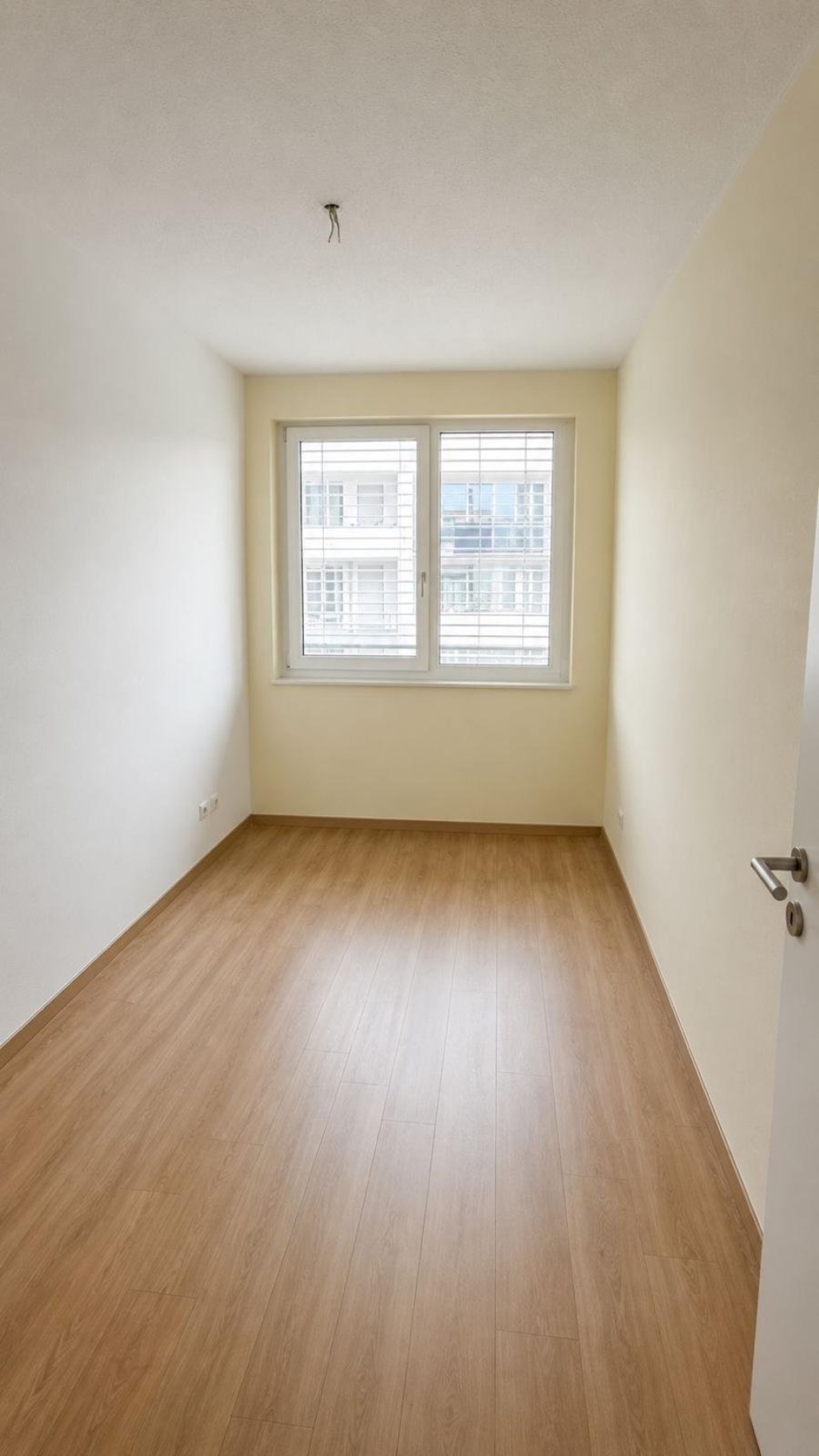 Moderne 3-Zimmer-Wohnung mit großem Balkon, 2 Bädern und TG-Einzelstellplatz in München-Lochhausen (3 min zu S-Bahn und der Lohe, 1 Min zu Supermarkt, Bäcker und Cafe) – Marianne-Hoppe-Straße 28, 81249 München Aubing-Lochhausen-Langwied – Vorschaubild 5