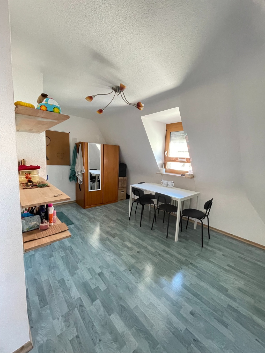 Möblierte 2-Zimmer-Dachgeschosswohnung zur Zwischenmiete (31.08.–01.11.) – Innerer Graben 26, 97070 Würzburg Altstadt – Vorschaubild 6
