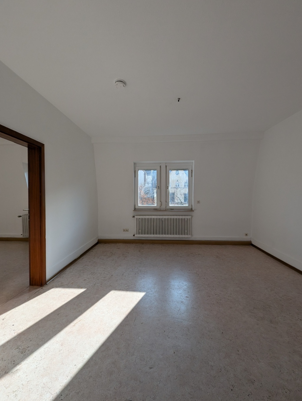 Helle 3-Zimmer-Dachgeschosswohnung mit neuem Laminatboden – Möhringer Straße, 70199 Stuttgart Süd – Vorschaubild 3
