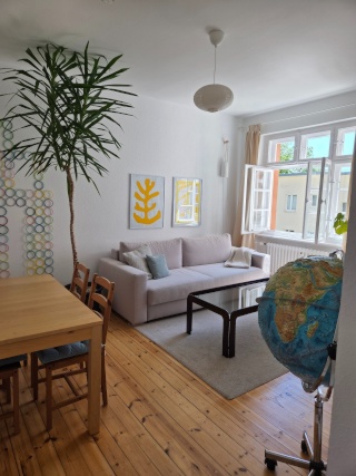 Quiet and Fully Furnished 1.5-Room Apartment near Rathaus Steglitz — photo 1