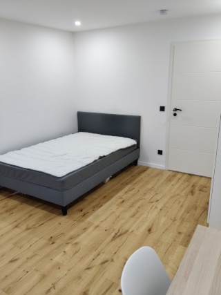 **Sublet and long term(535€/month) from 8th of August** Möbliertes 15-m2-Zimmer an der U-Bahn Messe | 08.08.–31.08. für 400 € gesamt | langfristig verfügbar – Details in der Beschreibung
