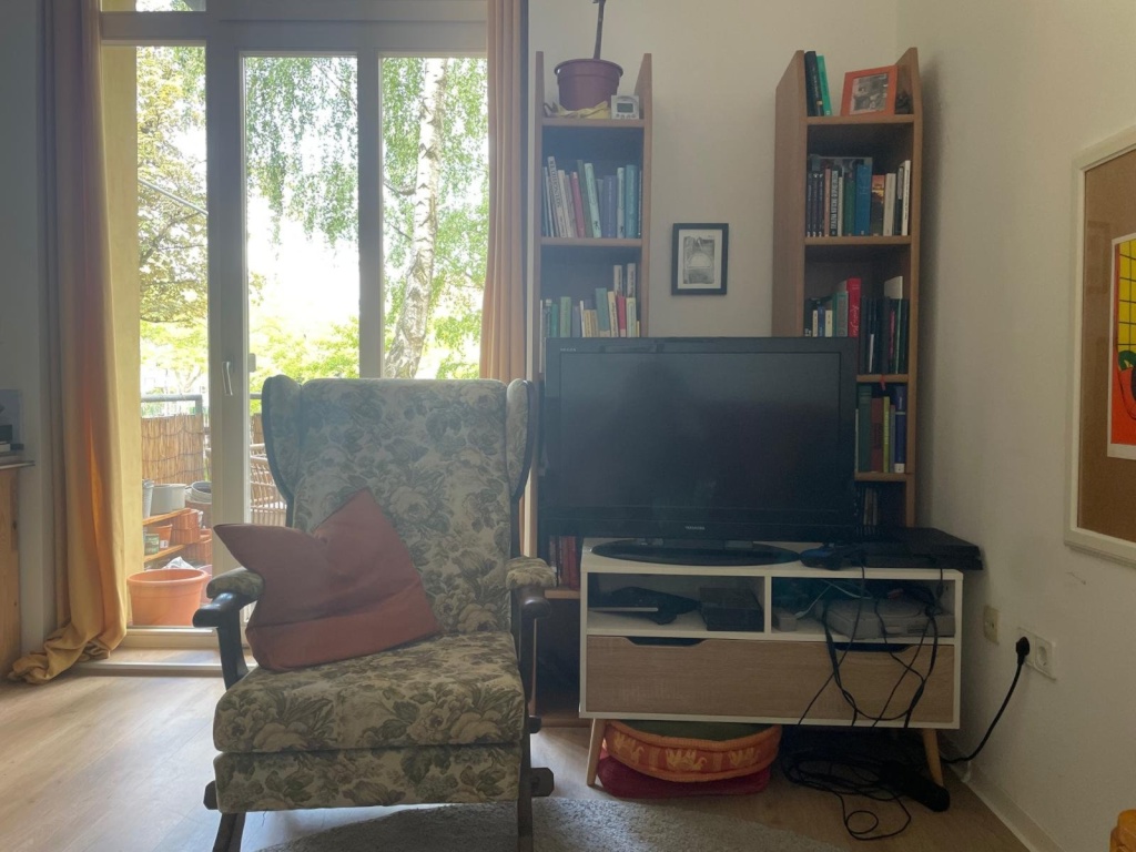 Zwischenmiete: Gemütliche, möblierte 1-Zimmer-Wohnung mit großem Balkon in Potsdam-Bornstedt (11.09-11.10.) – Dennis-Gabor-Straße, 14469 Potsdam Bornstedt – Vorschaubild 2