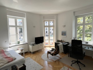 Großes Zimmer am Josephsplatz mit eigenem Balkon