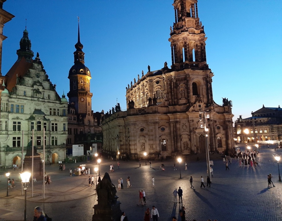 Exklusiv möblierte 3-Zimmer-Altbauwohnung in historischer Jugendstilvilla - Ihr stilvolles Zuhause auf Zeit in Dresden – Wilhelm-Franz-Strasse 7, 1157 Dresden Cotta – Vorschaubild 19