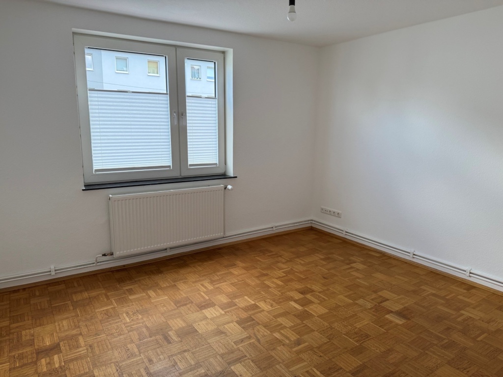 Wohnung 1. OG mit Gartennutzung (als 2-er WG geeignet): 3 Haltestellen zur Uni am HoPla in Kassel – Holländische Str., 34127 Kassel Nord-Holland – Vorschaubild 4