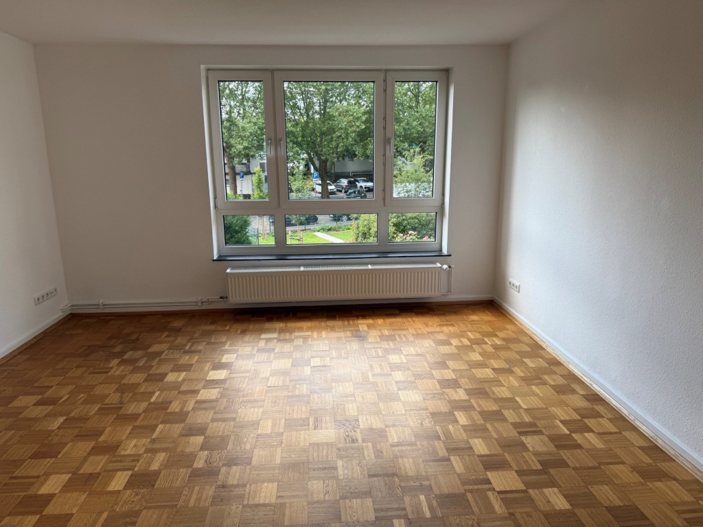 Wohnung 1. OG mit Gartennutzung (als 2-er WG geeignet): 3 Haltestellen zur Uni am HoPla in Kassel