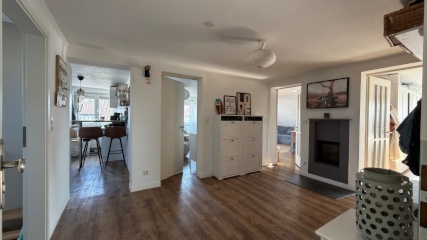 Anzeigenbild: Helle 3,5-Zimmer-Wohnung mit sonnigem Südbalkon, EBK, Garage & Stellplatz