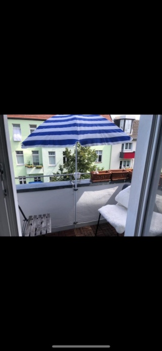 Helle 2-Zimmer-Altbauwohnung in Moabit - Zwischenmiete im August, teilmöbliert — photo 1