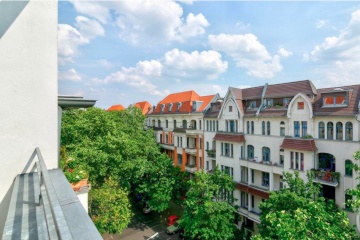 Helle möblierte Dachgeschosswohnung mit großer Südterrasse am Ku'damm — photo 1