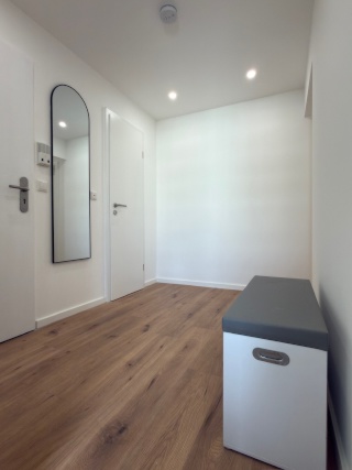 Erstbezug nach Sanierung: Möbliertes WG-Zimmer in neuer 3er WG inkl. EBK / Fully furnished room in a newly renovated 3-bedroom shared apartment, including a fitted kitchen