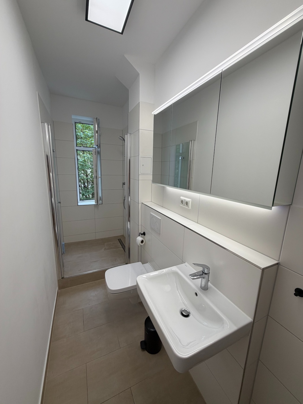 Helle, sanierte 60m2-Altbauwohnung in Moabit, voll möbliert, ruhiger Hofblick – Kaiserin-Augusta-Allee, 10553 Berlin Moabit – Vorschaubild 2