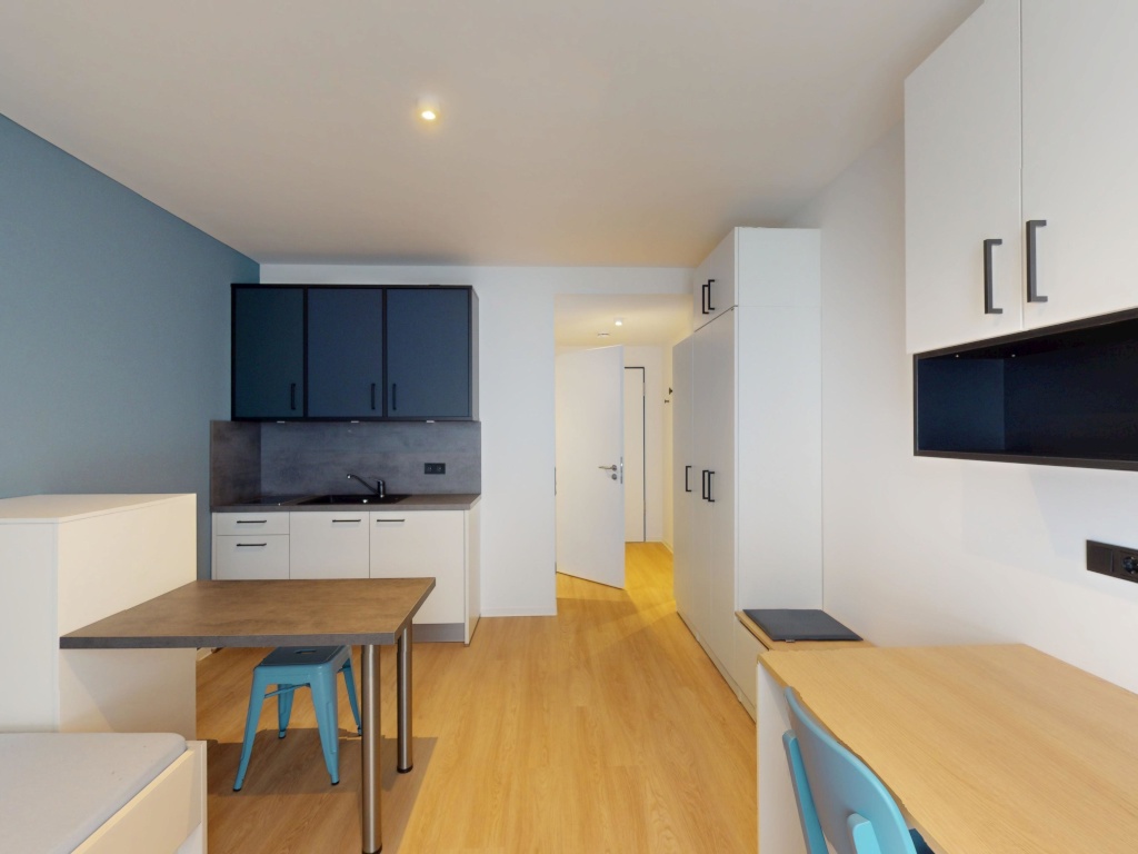 1 Monat mietfrei! Urbaner Lifestyle im möblierten Studentenapartment – Im Rad 15, 65197 Wiesbaden Biebrich – Vorschaubild 3