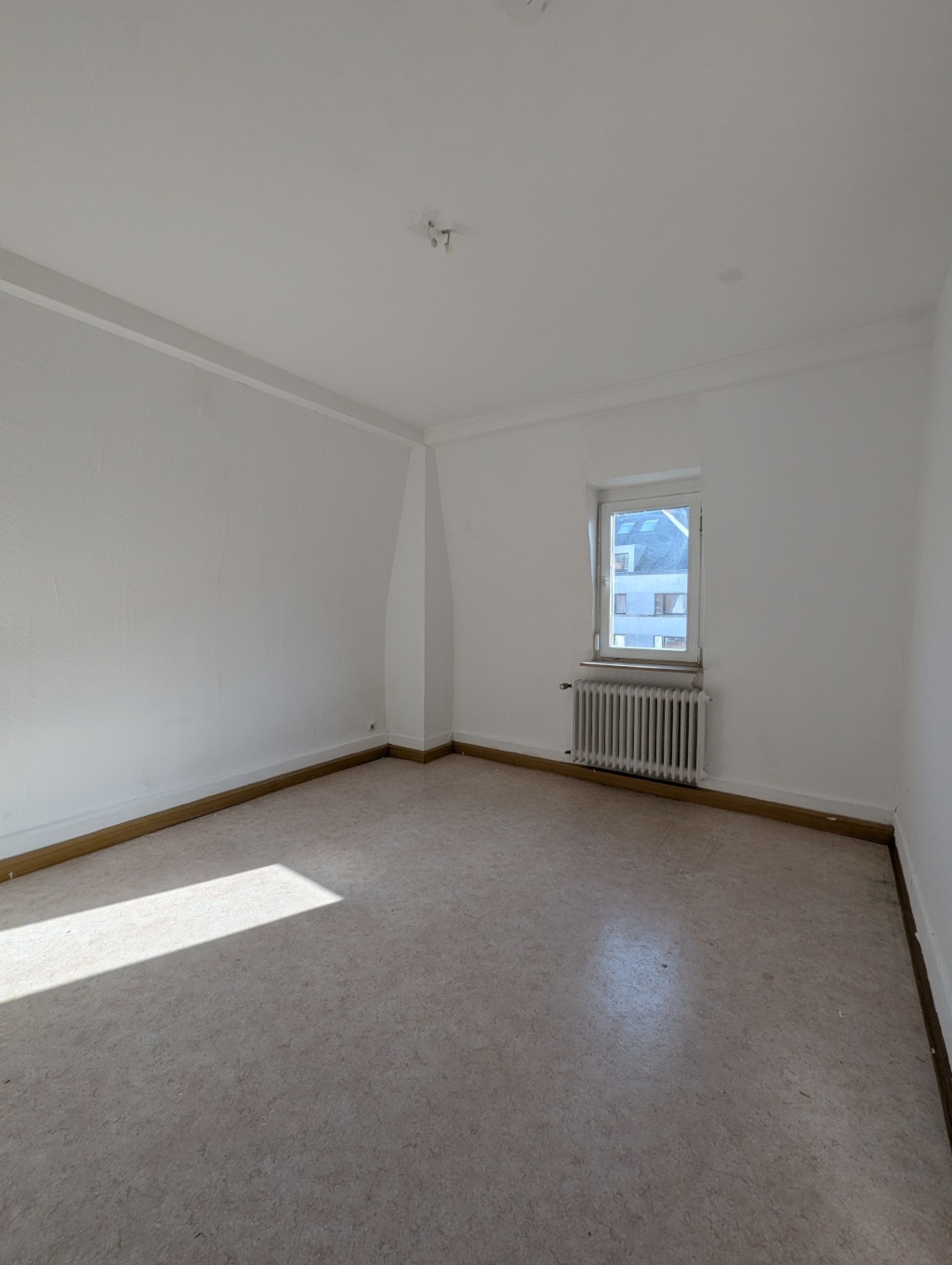 Helle 3-Zimmer-Dachgeschosswohnung mit neuem Laminatboden – Möhringer Straße, 70199 Stuttgart Süd – Vorschaubild 2