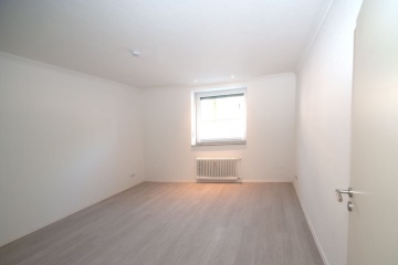 Anzeigenbild: Schickes WG-Zimmer, frisch renoviert, Citylage, Einbauküche, Balkon, Glasfaser, nette Mitbewohnerinnen