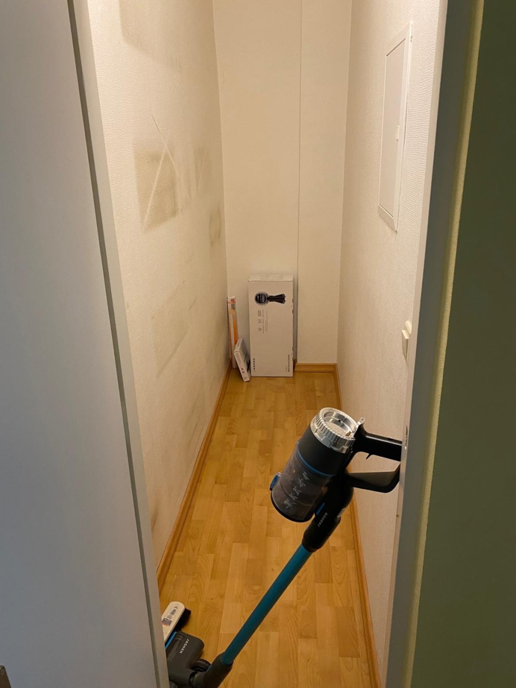 3-Zimmer Wohnung, 89 m2, voll möbliert, Balkon – Düsseldorf Lörick – €1.750 warm – ab 27.08.2026 – 40547 Düsseldorf Lörick – Vorschaubild 2