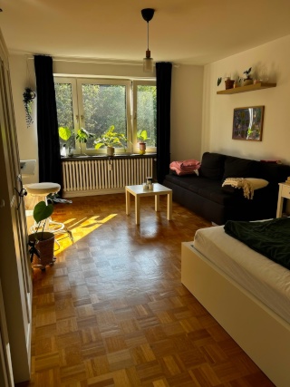 Großes WG-Zimmer mit Balkon im Grünen