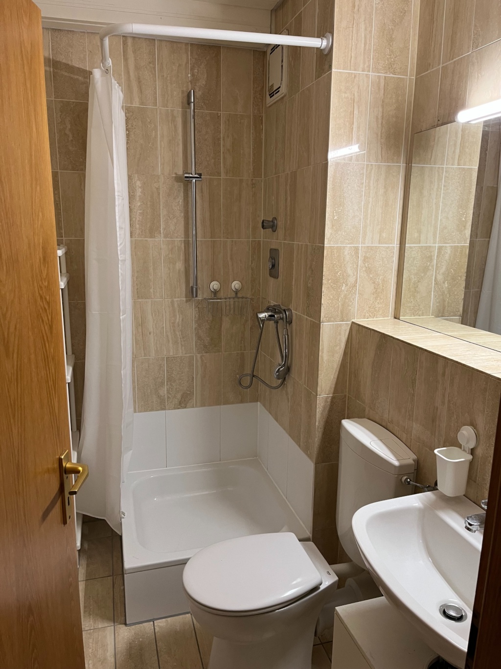 Ab 1.11.: Schöne 1-Zimmer Wohnung mit Gartenterrasse, Küchenzeile, Tiefgaragenstellplatz in Nähe Uniklinik – 40225 Düsseldorf Bilk – Vorschaubild 3