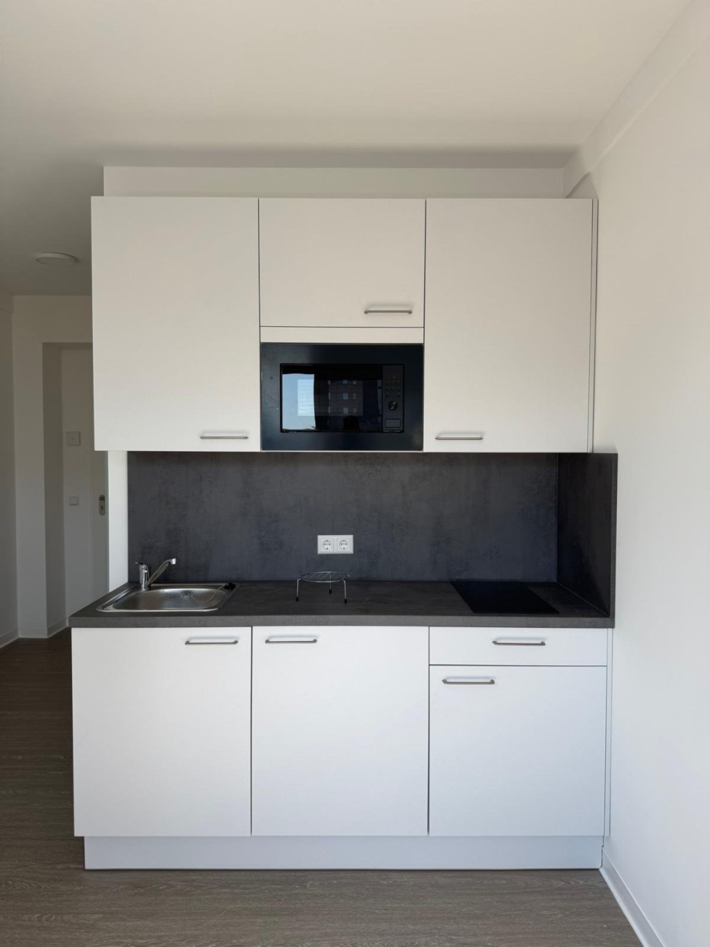 1 Room Flat Frankfurt am Main Lyonerstr 11 - picture 2