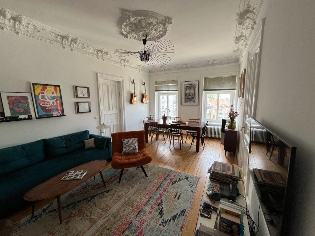 Möblierte 3-Zimmer-Wohnung im Herzen des Grindelviertels – stilvolles Wohnen auf Zeit (6–12 Monate) / Furnished 3-Room Apartment in the Heart of the Grindelviertel – Stylish Living in Hamburg for 6–12 Months