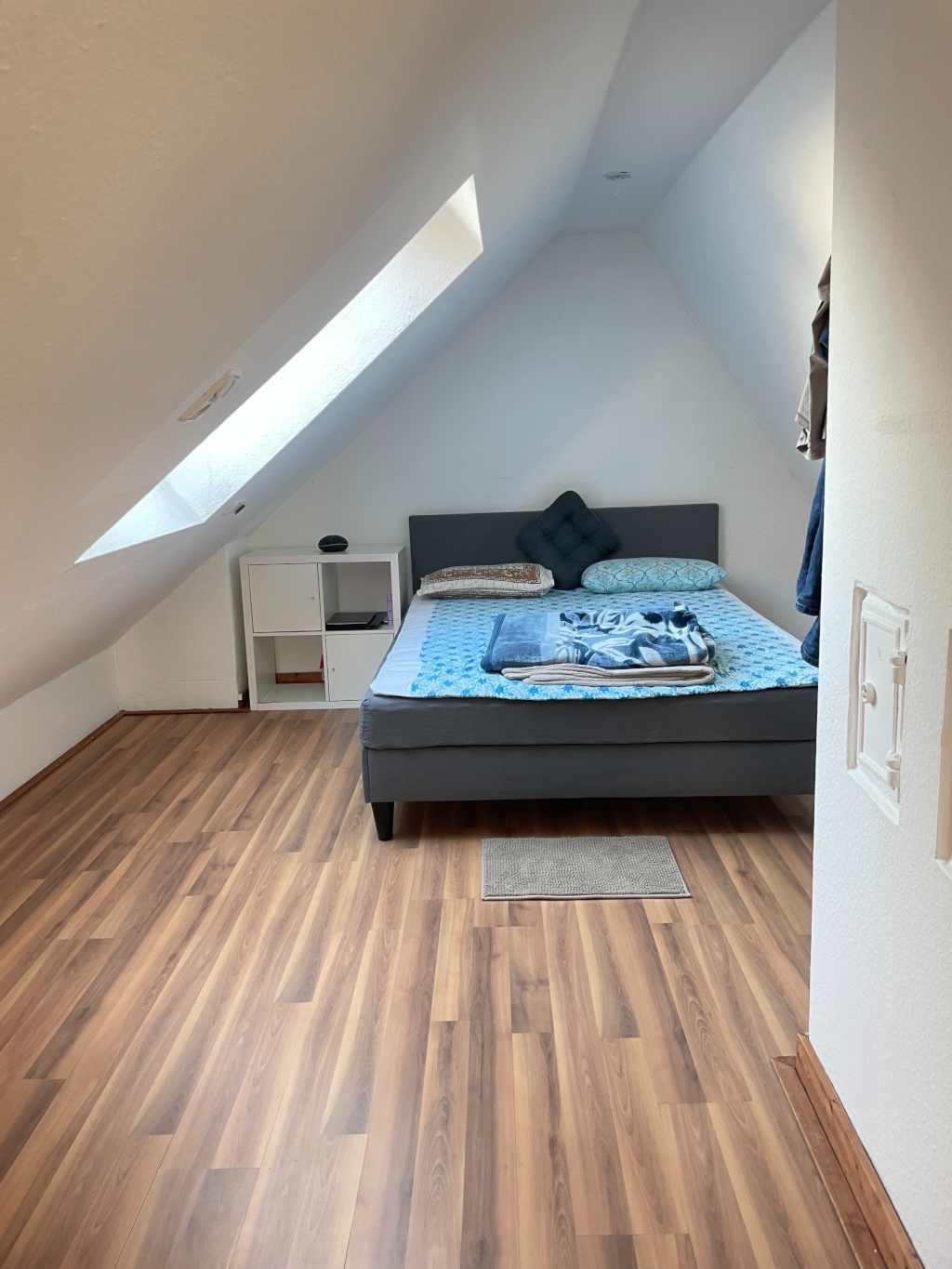 Möblierte 2-Zimmer-Dachgeschosswohnung zur Zwischenmiete (31.08.–01.11.)