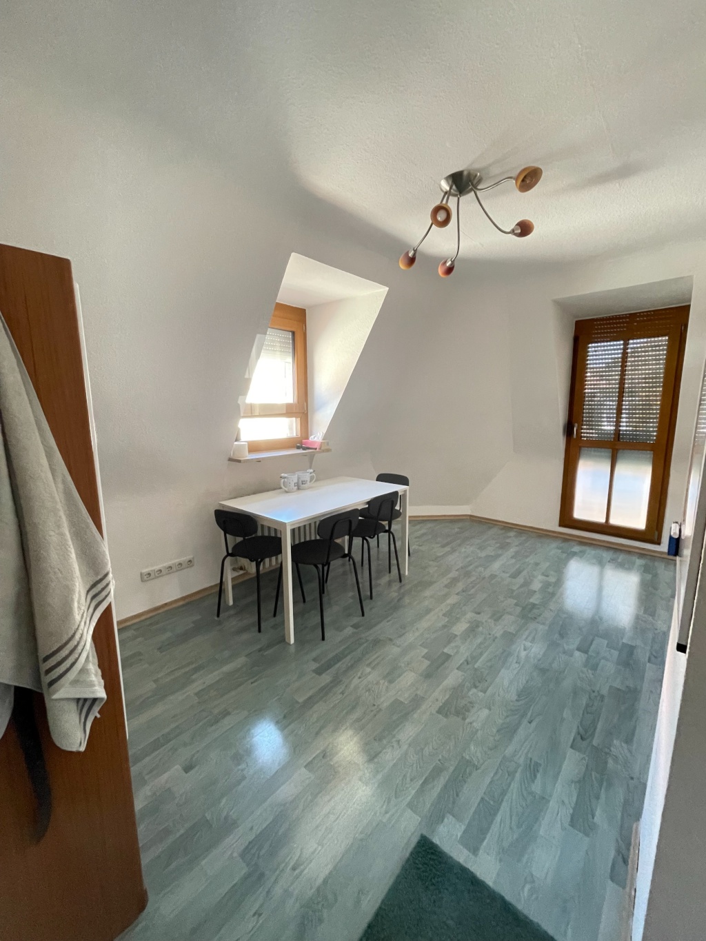 Möblierte 2-Zimmer-Dachgeschosswohnung zur Zwischenmiete (31.08.–01.11.) – Innerer Graben 26, 97070 Würzburg Altstadt – Vorschaubild 7