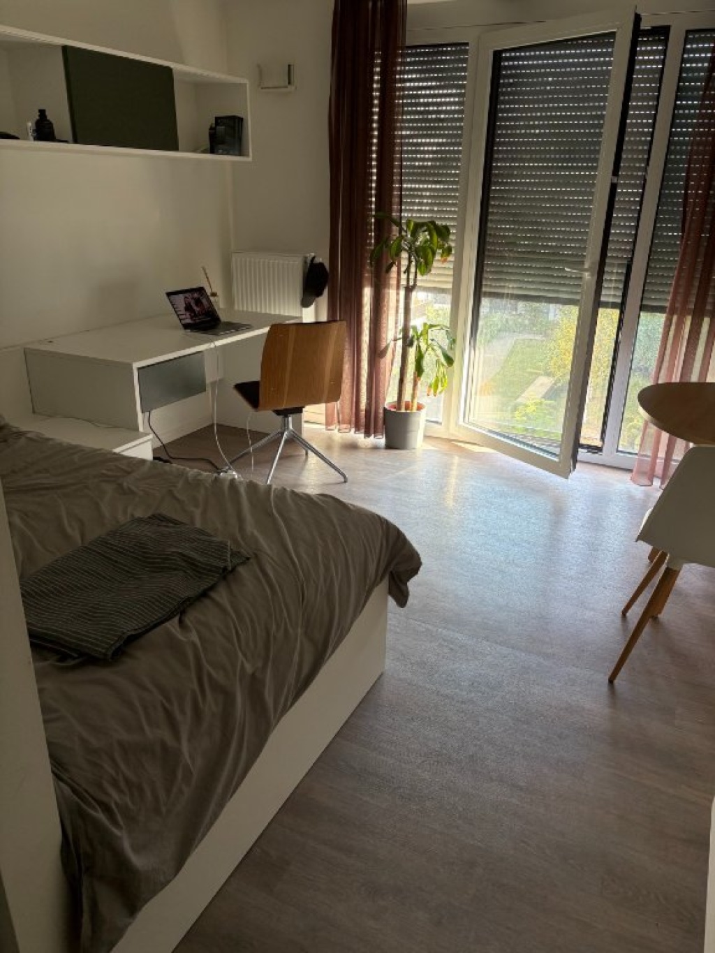 Spacious Studio Room with private in-room Kitchen and Bathroom in Ottensen for Sublet, Anmeldung not possible. – Behringstraße 150, 22763 Hamburg Hamburg – Vorschaubild 4