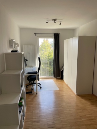 Helles, voll möbliertes Zimmer in 2er WG (unbefristet)