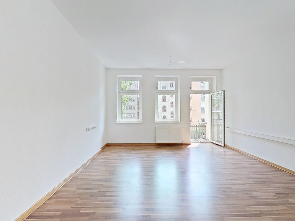 Familien und WG ́s aufgepasst: Weitläufige 4-Zimmer-Wohnung mit sonnigem BALKON