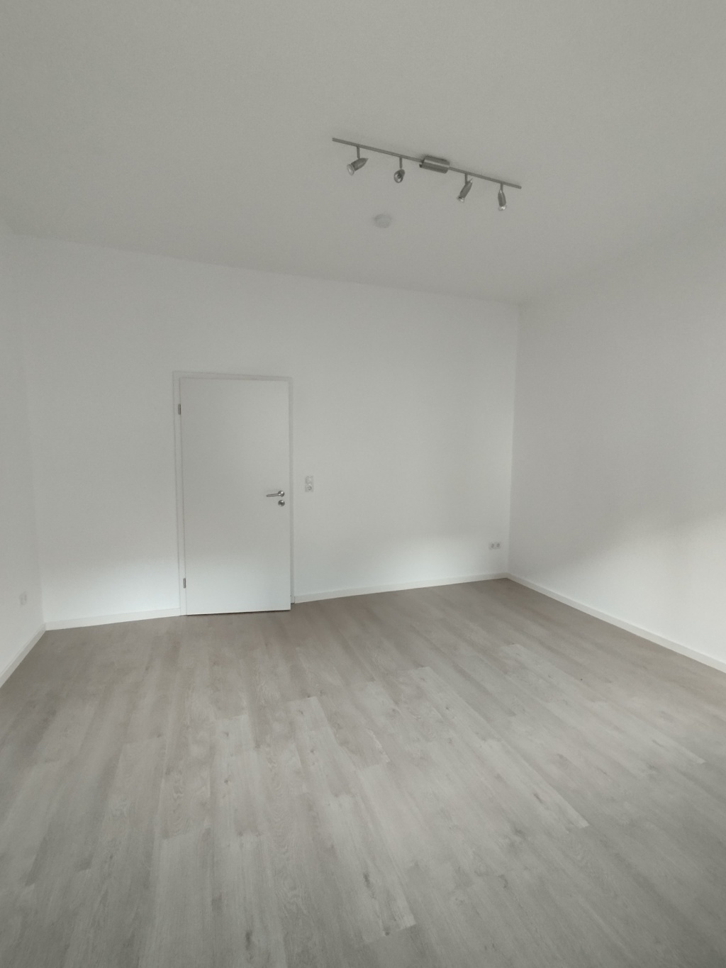 Schöne helle 3-Zimmer-Wohnung mit Garten – Zentrum, 67655 Kaiserslautern Innenstadt – Vorschaubild 2