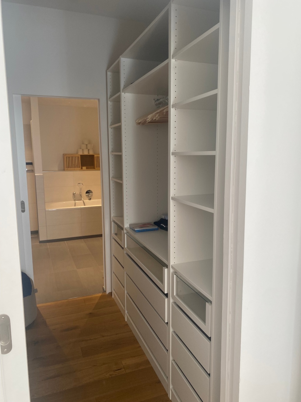 Helle 2 1/2 Zimmer Wohnung in Neubau, teilmöbeliert, direkt am Dresdner Zwinger – Am Schießhaus 8C, 1067 Dresden Dresden – Vorschaubild 8