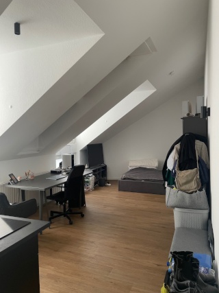 Untervermietung: Helles Dachstudio/Atelier