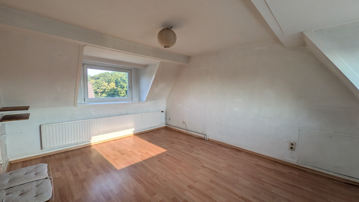 Schöne teilmöblierte 2 Zimmer Dachwohnung – Cuxhavener Straße, 21149 Hamburg Harburg – Vorschaubild 2
