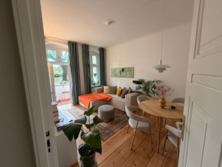 Sanierte Altbauwohnung möbliert zur Untermiete — photo 1