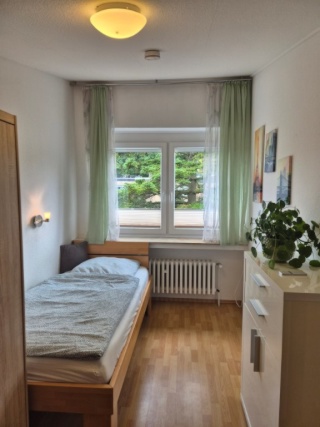 Anzeigenbild: 🔑 Cozy single room with beautiful view in international house with garden 🌷and gym 💪