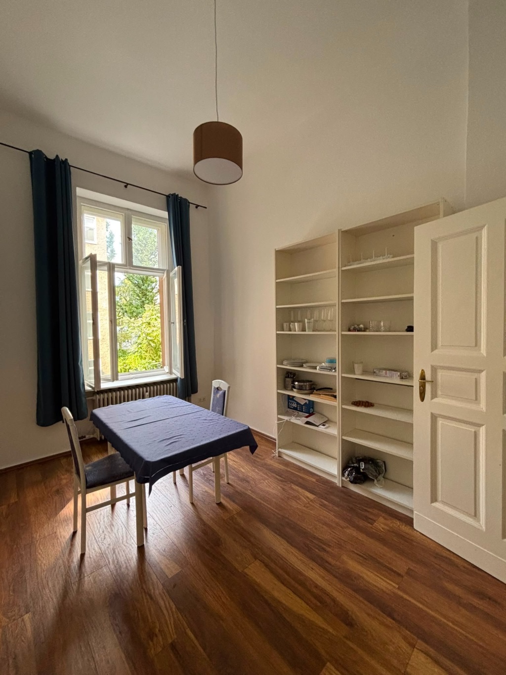 Ruhige, möblierte 2-Zimmer-Altbauwohnung in Wilmersdorf in Hinterhoflage, 1 Min. zur U-Bahn (U7) – Brandenburgische Straße 23, 10707 Berlin Wilmersdorf – Vorschaubild 7