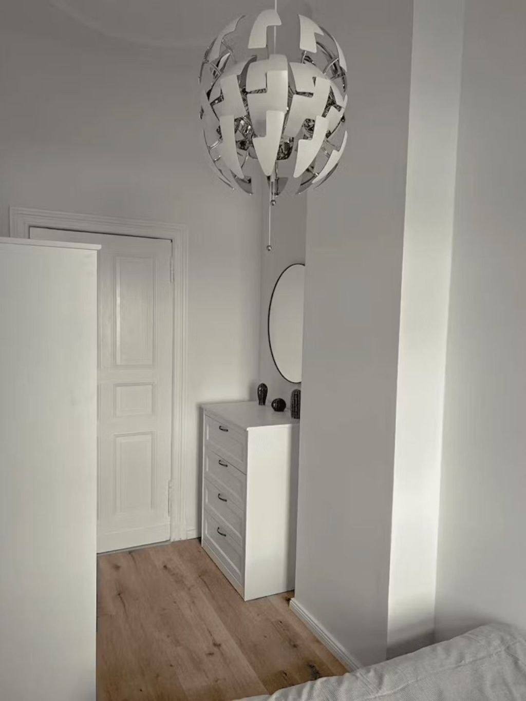 Minimalistisches Zimmer in Berlin Kreuzberg – Emser Straße, 12051 Berlin Neukölln – Bild 1 von 7