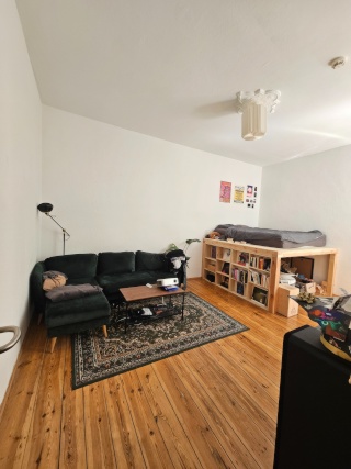 Anzeigenbild: Schöne 2 Zimmer Altbauwohnung zur Zwischenmiete 11.08. - 18.09.